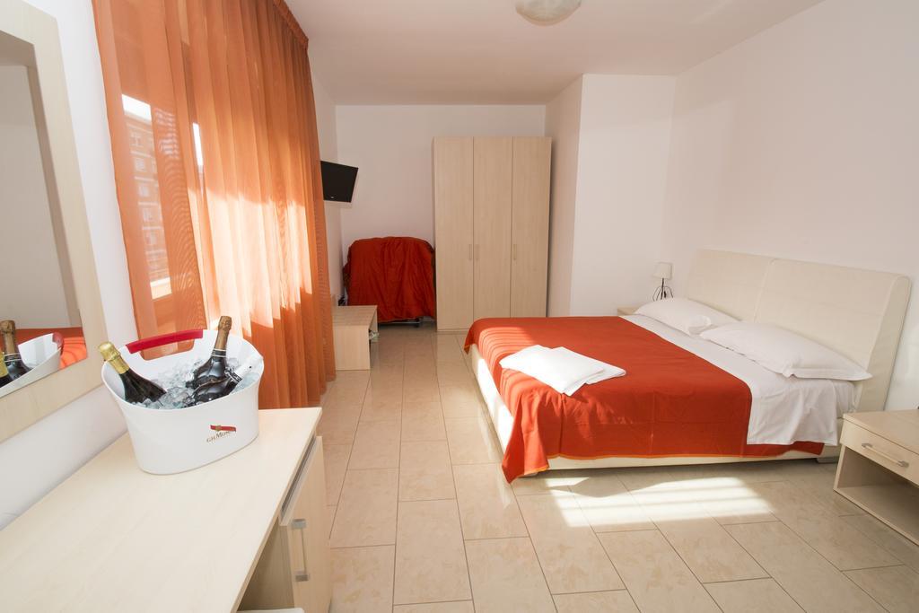 Twin Towers Rooms Lecce Zewnętrze zdjęcie